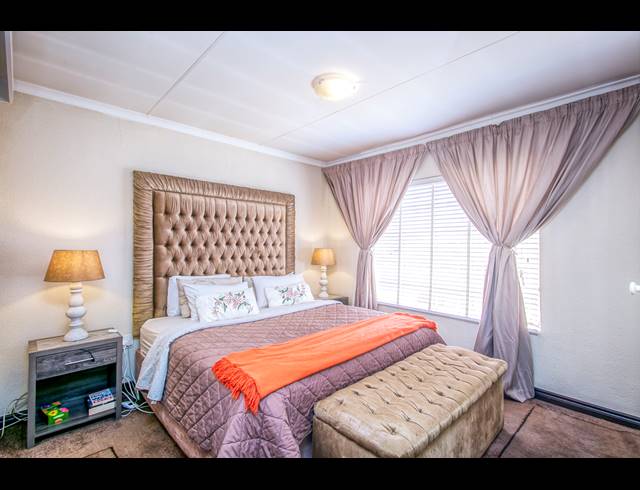 3 BEDROOM SIMPLEX FOR SALE IN FOURWAYS